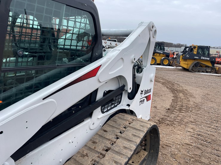 2018-bobcat-t740-image-13