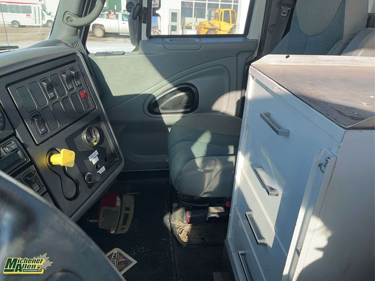 2006-international-durastar-4300-image-27