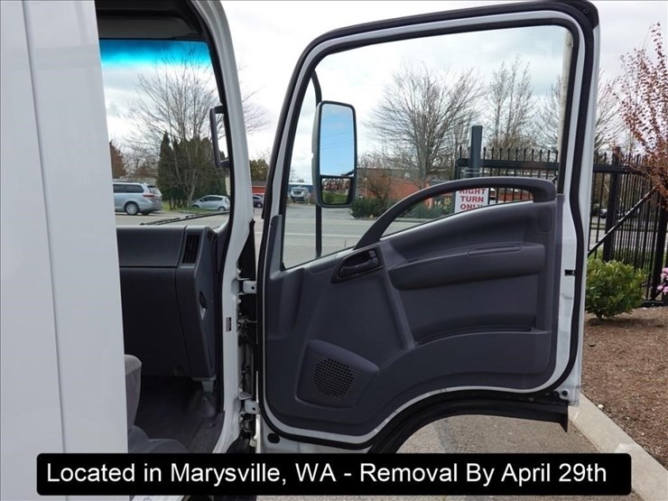 2017-isuzu-nqr-image-13