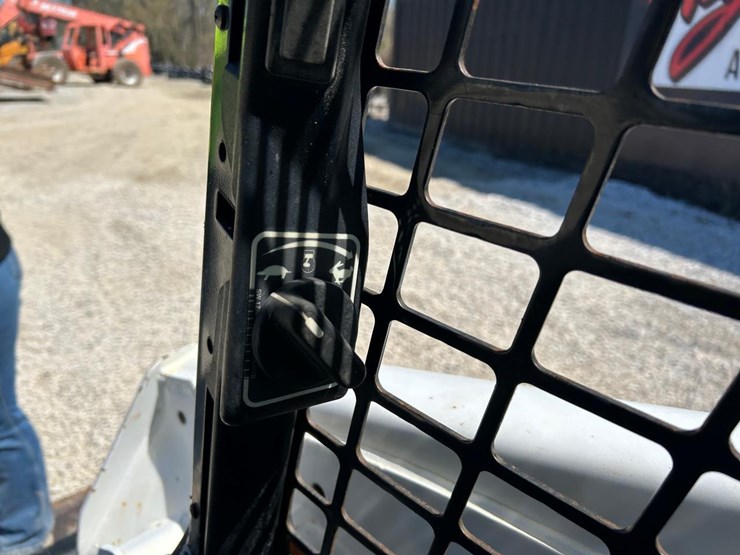2020-bobcat-t595-image-23
