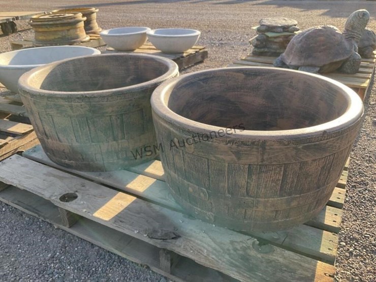 (2)-concrete-planters-image-3