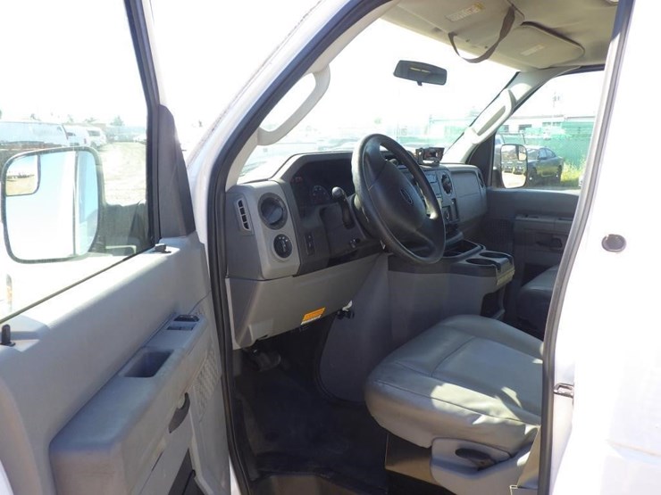 2013-ford-econoline-350-image-6