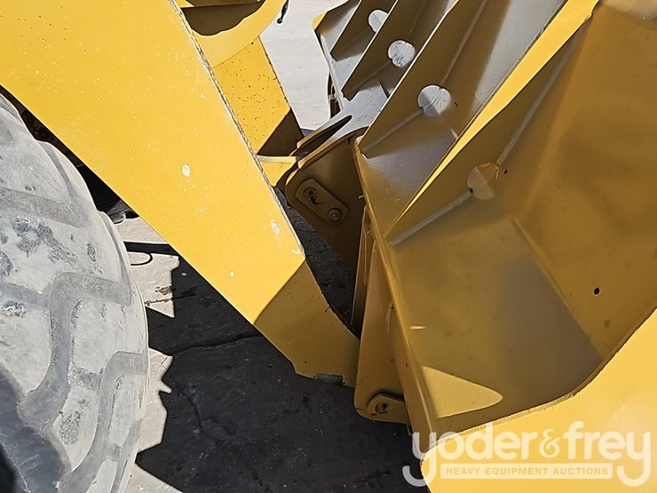 caterpillar-928g-image-12