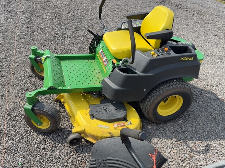 #4063-•-john-deere-eztrak-zero-turn-mower-image-13