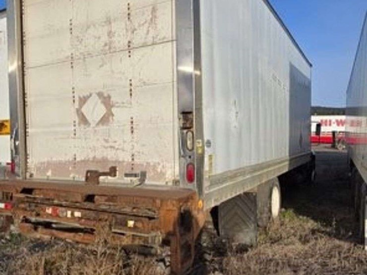 2013-freightliner-m2-106-image-8