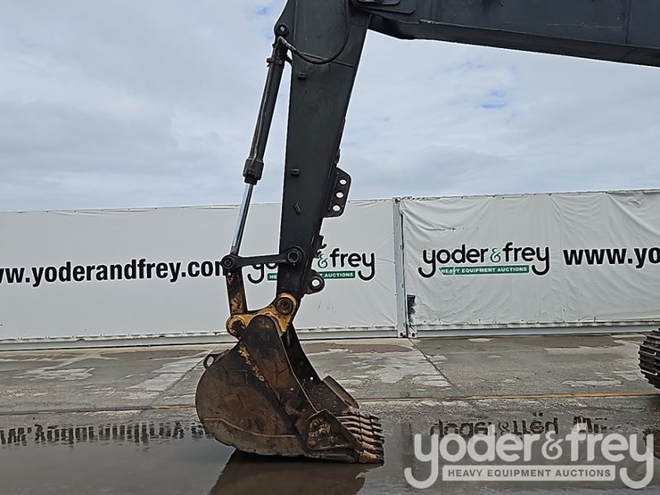 2016-deere-210g-image-16