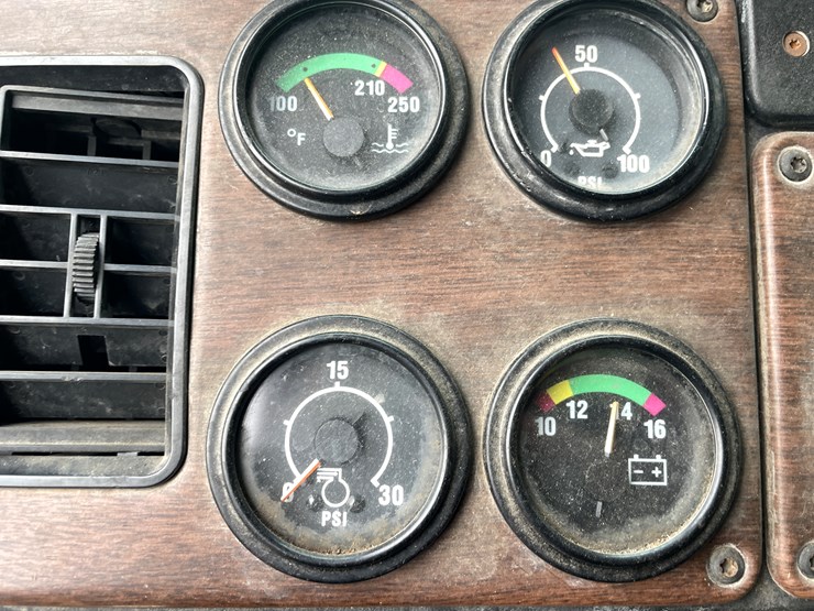 #216-•-1992-freightliner-water-truck-(has-mn-title)-(mora,-mn)-image-38