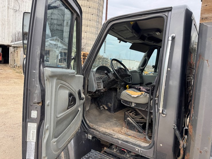 2003-international-durastar-4300-image-32