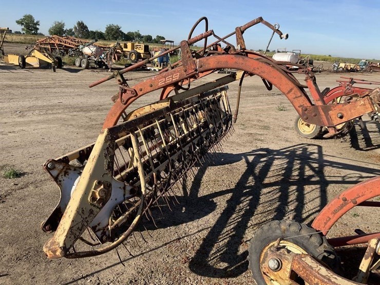 new-holland-260-image-11