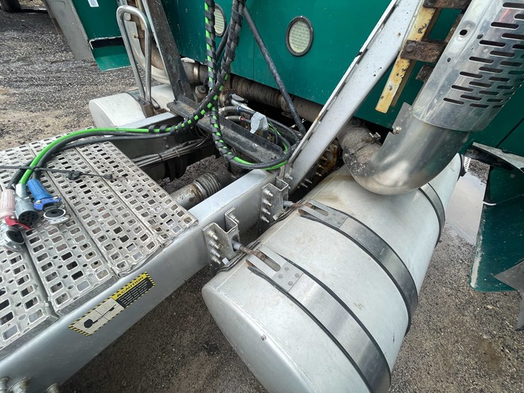 #236-•-2011-mack-semi-tractor-(title-in-delay)-(denmark,-wi)-image-30