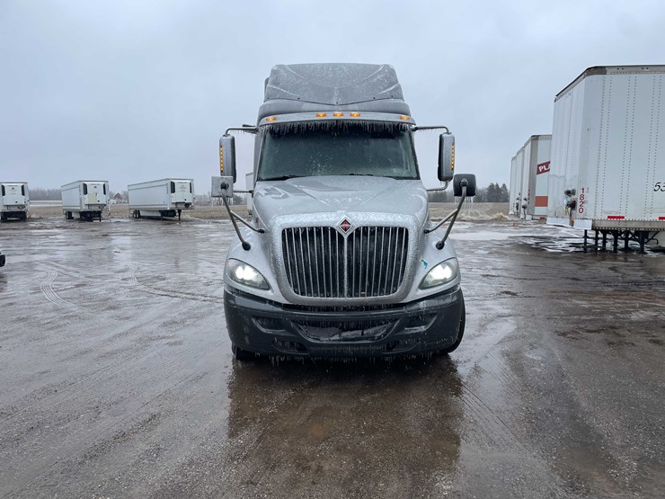 #230-•-2016-international-semi-tractor-(has-wi-title)-(denmark,-wi)-image-2