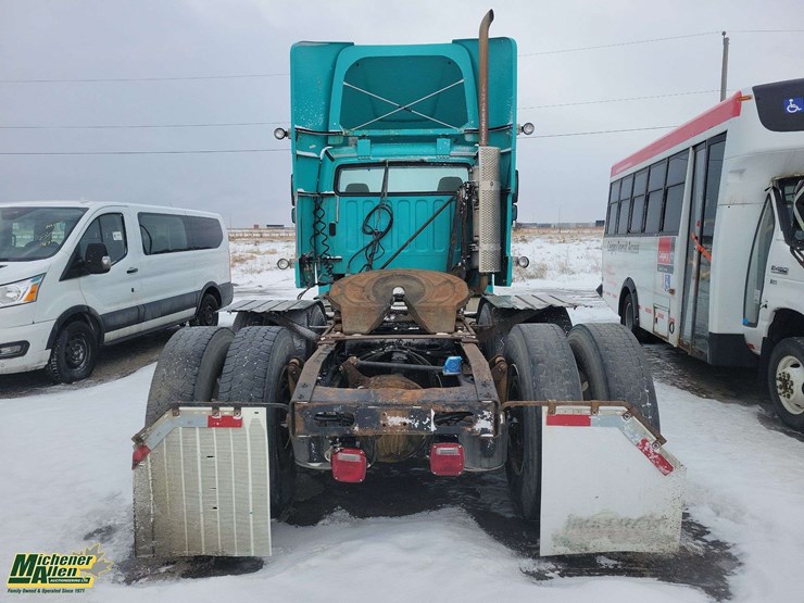 2008-freightliner-m2-106-image-5