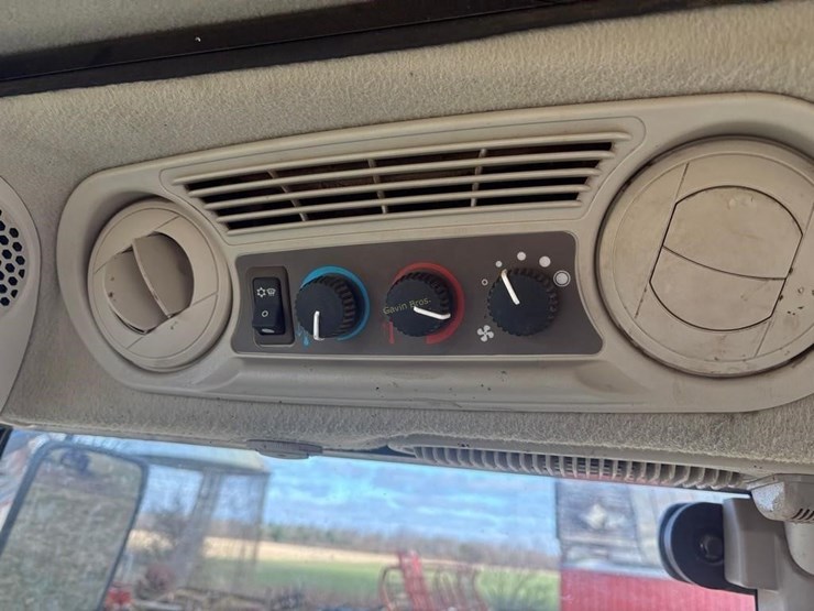 2022-john-deere-5100m-image-18