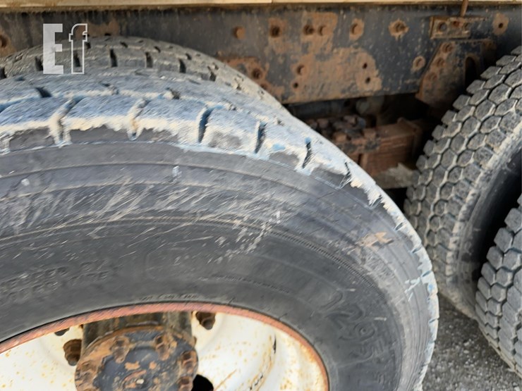 2005-sterling-lt9500-image-19