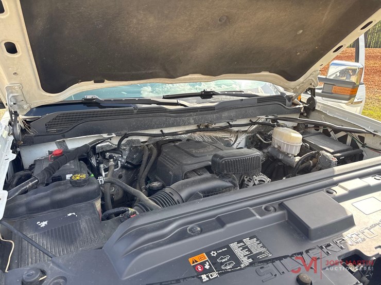 2018-chevrolet-silverado-2500-lt-image-11