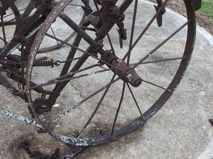 wheel-driven-row-crop-cultivator-image-4