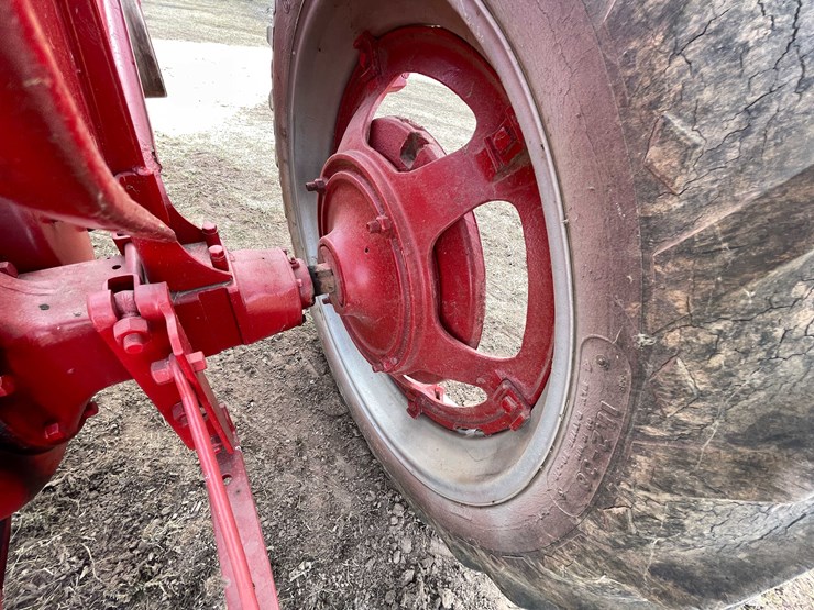 #122-•-ih-mccormick-farmall-tractor-(fremont,-wi)-image-20