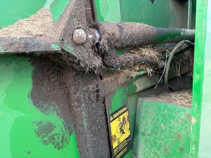 john-deere-335-image-6