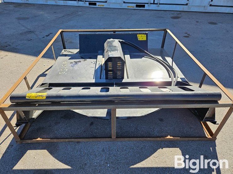 2025-massey-ferguson-730-image-2