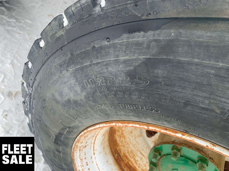 2003-freightliner-fl106-image-10