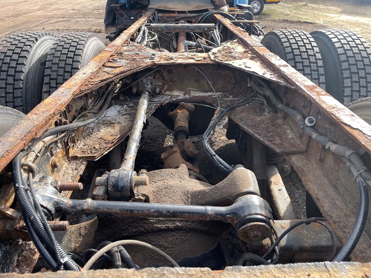 #242-•-2000-sterling-truck-tractor-(has-mn-title)-(mora,-mn)-image-28