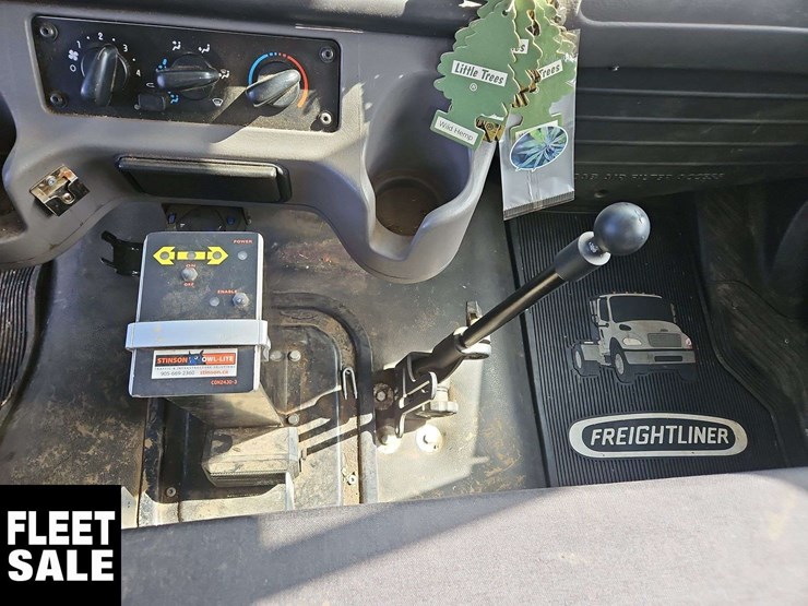 2020-freightliner-m2-106-image-54