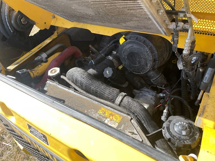 #372-•-2015-new-holland-l225-skid-steer-(scandia,-mn)-image-39