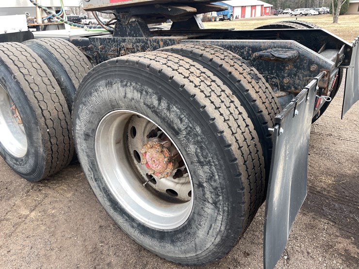 #240-•-2005-kenworth-truck-tractor-(has-mn-title)-(mora,-mn)-image-12