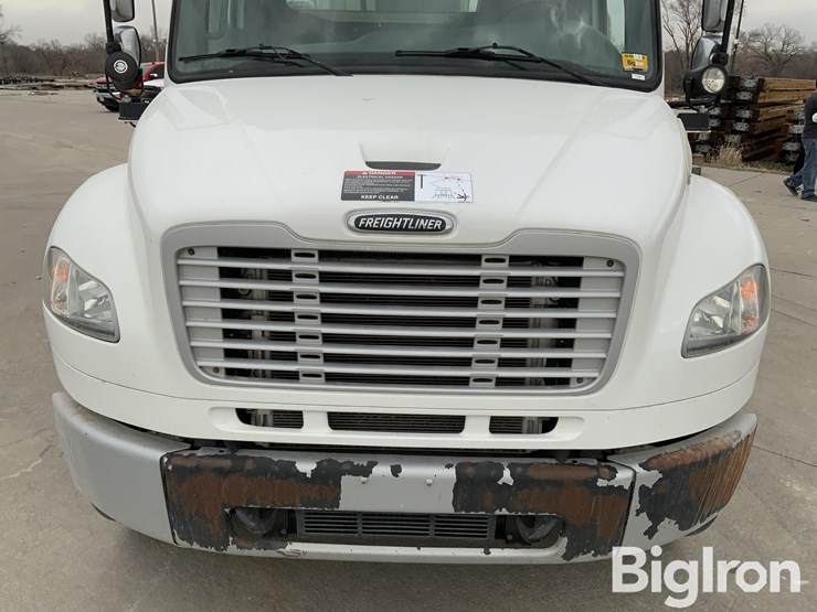2014-freightliner-m2-106-image-19