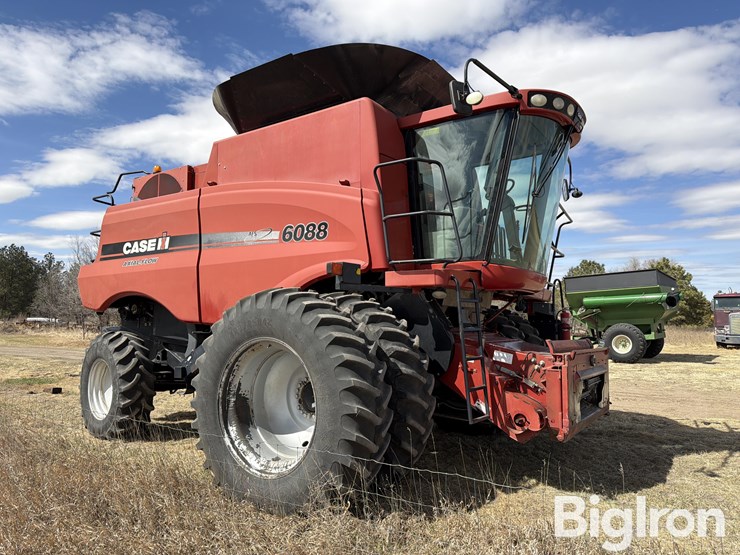 2009-case-ih-6088-image-3