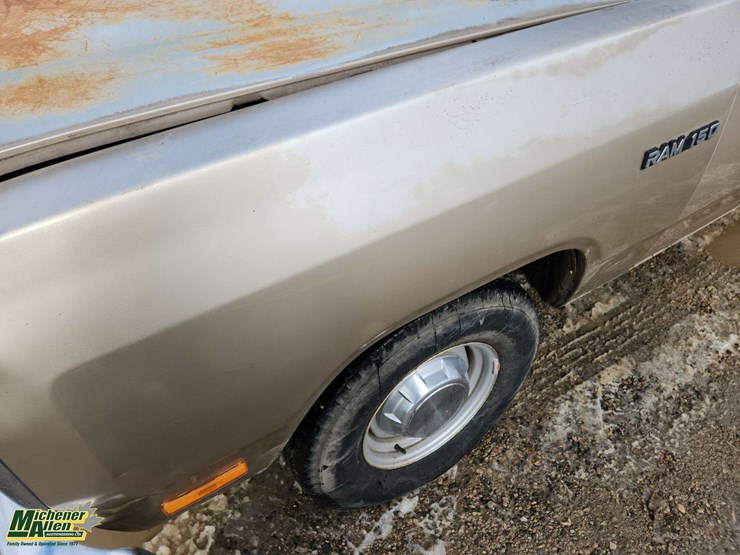 1992-dodge-150-image-28