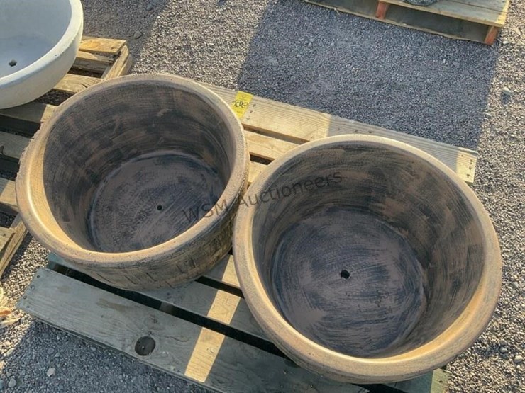 (2)-concrete-planters-image-4