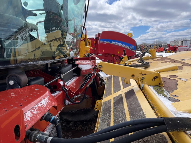 2011-new-holland-h8060-image-22