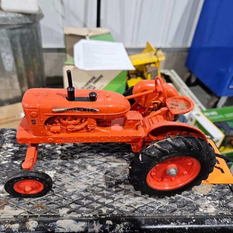 #995 • Allis-Chalmers WD-45 1/16 Die Cast Toy Tractor