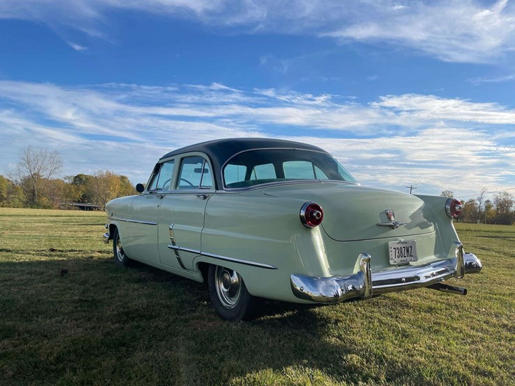 1953-ford-customline-sedan-image-4
