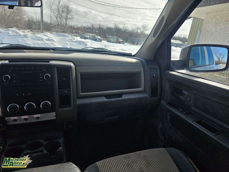 2012-dodge-1500-image-21