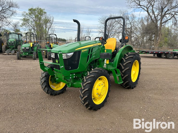 2022-john-deere-5045e-image-1
