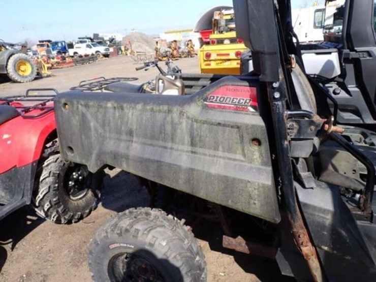 2015-honda-pioneer-700-image-23