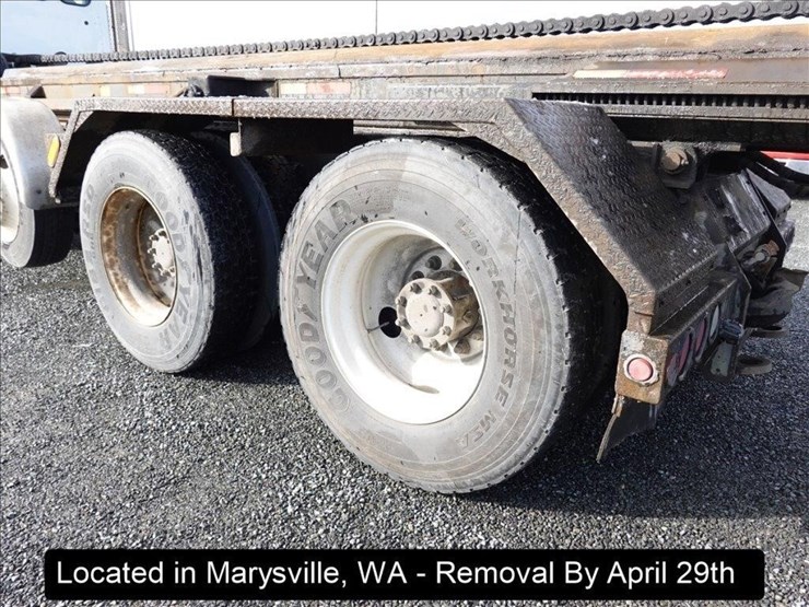 2015-peterbilt-567-image-34