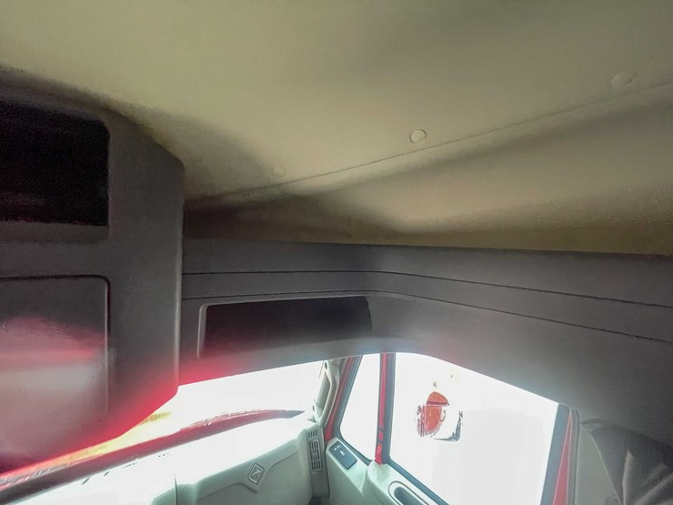 #234-•-2016-international-semi-tractor-(has-wi-title)-(denmark,-wi)-image-40