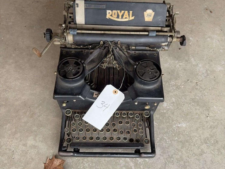 royal-typewriter-image-1