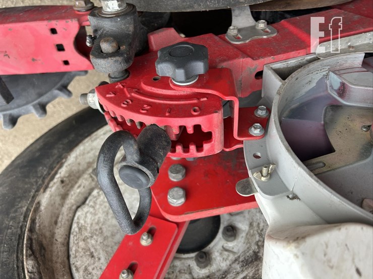 2014-white-9824-image-34