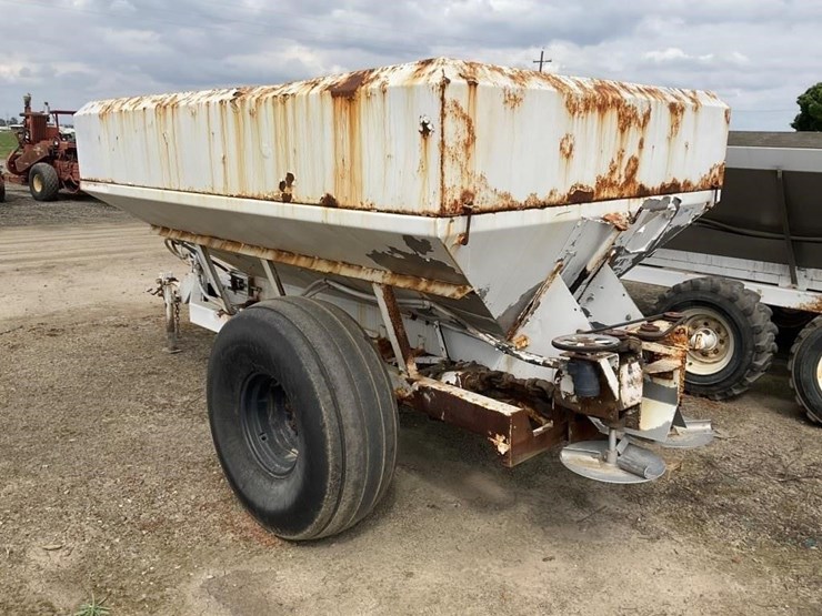 s&a-9'x6'-steel-pull-fertilizer-spreader-image-4