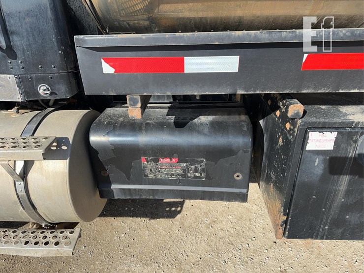 2002-kenworth-t800-image-31