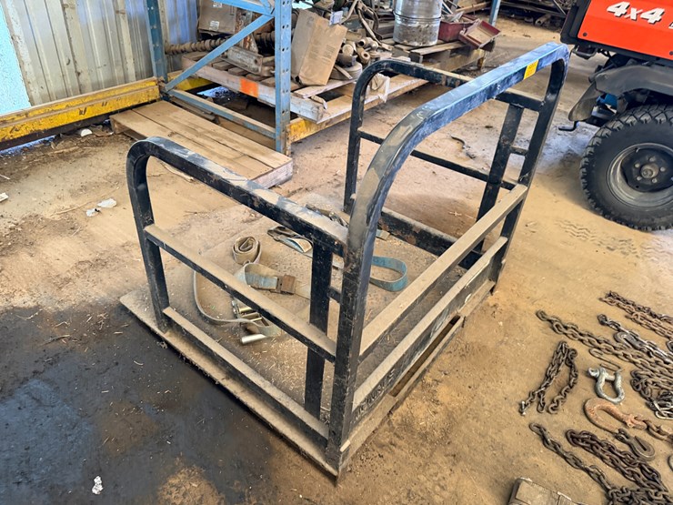 #43832-•-monroe-saf-t-palet-personel-basket---located-in-front-portion-of-main-shop-image-2