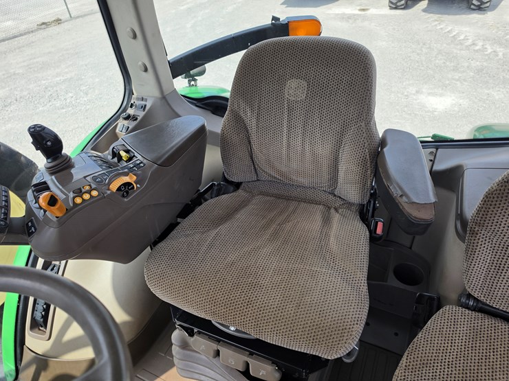 2014-john-deere-7210r-image-19