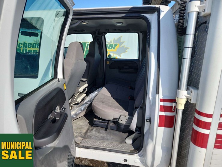 2005-ford-f550-image-25