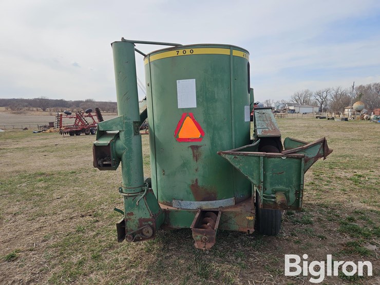 john-deere-700-image-6