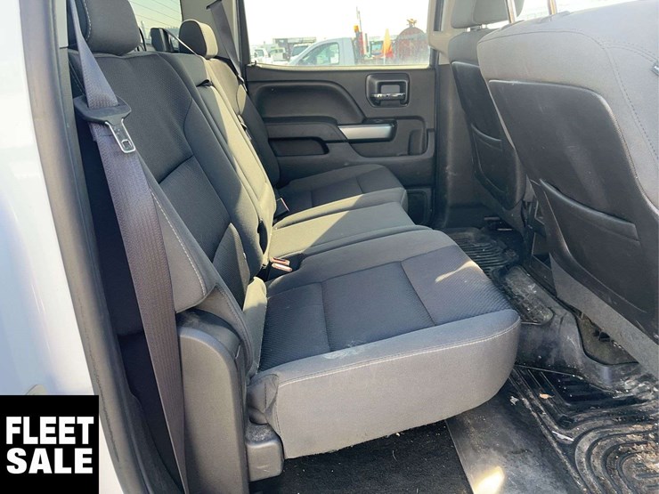 2015-chevrolet-silverado-2500hd-image-17