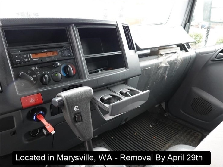 2017-isuzu-nqr-image-5